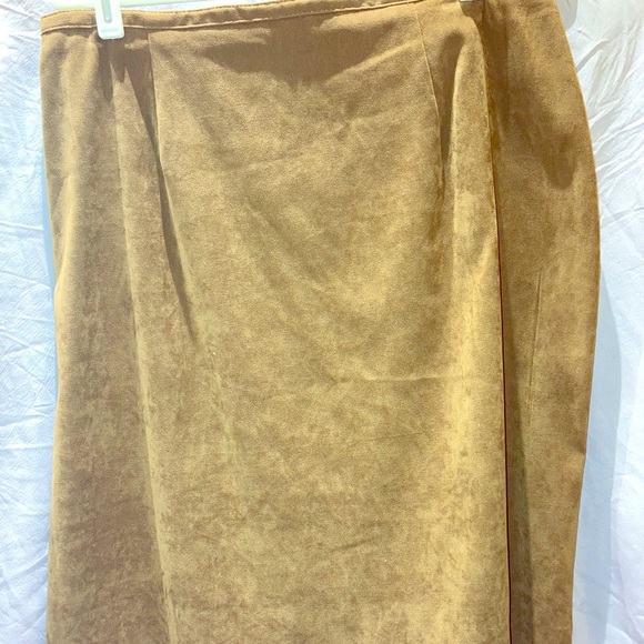 Skirt - Picture 4 of 5